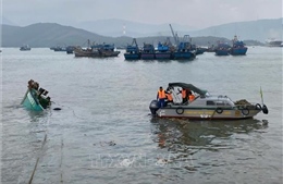 Tàu cá bị chìm trên biển Hòn La, 4 ngư dân thoát nạn