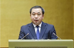 Thông qua các luật trong lĩnh vực tài chính, nông nghiệp và môi trường