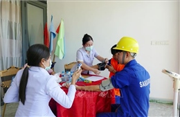 Doanh nghiệp Việt tại Lào chăm lo cho công nhân