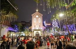 Không khí ấm áp chào đón Giáng Sinh 2025 tại Hà Nội, Hải Phòng