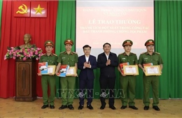 Khen thưởng các cá nhân tham gia triệt phá nhanh vụ cướp tiệm vàng tại Lâm Đồng