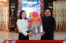 Thăm, chúc mừng nhân Đại lễ Phật giáo Hòa Hảo tại Vĩnh Long