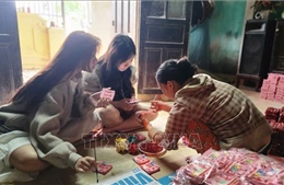 Giữ lửa làng nghề làm tượng Táo quân ở xứ Huế