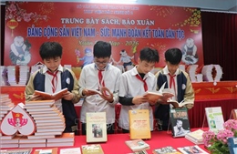 96 năm thành lập Đảng: Giáo dục truyền thống yêu nước qua tư liệu, sách, báo