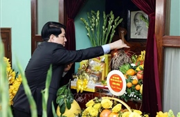 Chủ tịch nước Lương Cường dâng hương tưởng niệm Chủ tịch Hồ Chí Minh