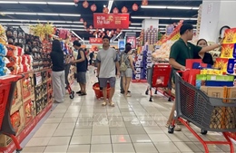 Thị trường ngày mùng 2 Tết: Hàng hóa dần sôi động, giá cả ổn định