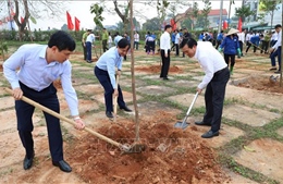 Phát động Tết trồng cây nhớ Bác, bảo vệ môi trường ở Đền Hùng