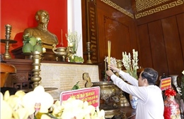 Chủ tịch Quốc hội dâng hương tại Di tích lịch sử quốc gia Ngã Ba Giồng