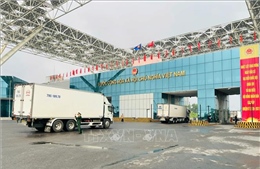 Sôi động ngày đầu thí điểm thông quan hàng hóa xuyên cuối tuần tại Cửa khẩu Quốc tế Móng Cái