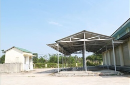 Chợ xây xong sau gần 3 năm vẫn 'cửa đóng then cài'