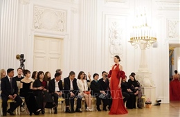 Thời trang Việt nhẹ bước vào làng mốt Nga