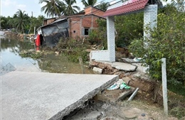 Sạt lở nghiêm trọng cắt đứt hoàn toàn tuyến đường huyết mạch Đông sông Phú An