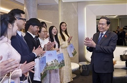 Chủ tịch Quốc hội gặp đại diện trí thức tiêu biểu và sinh viên Việt Nam tại Italy