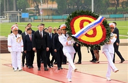 Thủ tướng Slovakia đặt vòng hoa tưởng niệm các Anh hùng liệt sĩ và vào Lăng viếng Chủ tịch Hồ Chí Minh