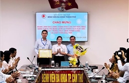 Khen thưởng Bệnh viện Đa khoa thành phố Cần Thơ sau ca ghép thận đầu tiên từ người hiến sống