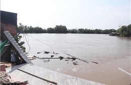 Hỗ trợ người dân bị sạt lở nghiêm trọng trên kênh xáng Bạc Liêu - Cà Mau