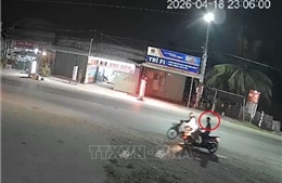 'Vờ' đẩy xe giúp nữ sinh rồi cướp giật điện thoại