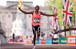 Huyền thoại marathon mới lập kỷ lục chạy 42km trong chưa đầy 2 giờ