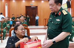 Phát huy truyền thống dân tộc, chăm lo tốt cho gia đình chính sách