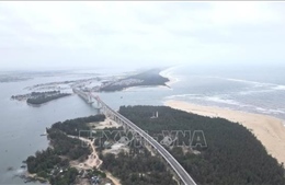 Huế thông xe qua cầu vượt cửa biển Thuận An