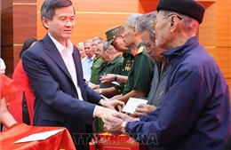 Thăm, tặng quà các gia đình chính sách tại Lai Châu