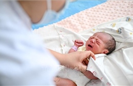 Trung Quốc: Tăng ngân sách trợ cấp nuôi dạy con cái