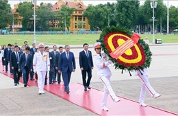 Thủ tướng Campuchia vào Lăng viếng Chủ tịch Hồ Chí Minh