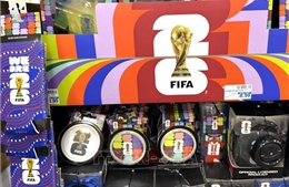 World Cup 2026: Khi màu cờ sắc áo được bán trên vỉa hè