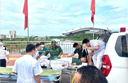 Hỗ trợ cấp cứu hai công dân Trung Quốc qua 'luồng xanh'