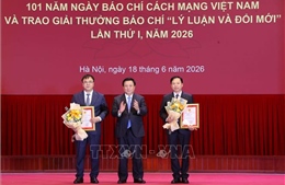 Báo chí là cầu nối bền chặt giữa ý Đảng với lòng dân​