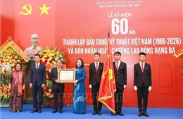 Phó Chủ tịch nước trao Huân chương Lao động hạng Ba tặng Bảo tàng Mỹ thuật Việt Nam