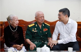 Thủ tướng thăm gia đình chính sách tỉnh Điện Biên