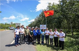 Dựng 'Tuyến đường cờ Tổ quốc', tiếp sức học sinh khó khăn