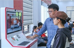 Kiosk hành chính công thông minh tạo thuận lợi cho người dân