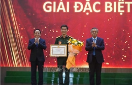 Trưởng Ban Tuyên giáo Trung ương trao giải cho các Báo cáo viên, tuyên truyền viên giỏi năm 2026