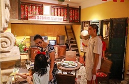 'Tour Yêu nước': Chạm vào ký ức Hà Nội một thời