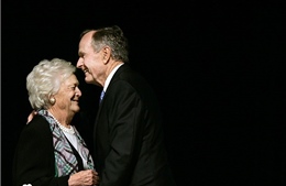 Vợ chồng cố Tổng thống Mỹ George H. W. Bush và mối tình lãng mạn 73 năm
