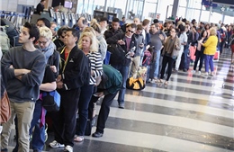 Thiếu nhân viên soi chiếu hành lý tại sân bay, dân Mỹ than trời vì xếp hàng