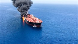 Tàu chở dầu lại bị tấn công trên Vịnh Oman, nguy cơ xung đột gia tăng