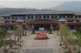 Hồ Bắc mở cửa 130 điểm du lịch, người dân đi 'đổi gió' sau 2 tháng ở nhà