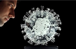 Độc đáo mô hình virus SARS-CoV-2 bằng thủy tinh