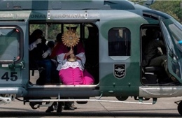 Tổng giám mục Panama ban phước lành từ trực thăng giữa dịch COVID-19