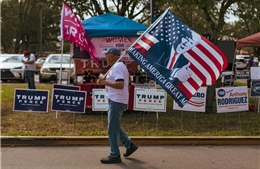 Bầu cử Mỹ: Hai bên tích cực thu hút cử tri gốc Latinh ở Florida