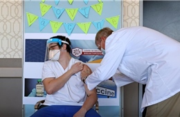 New York, Florida sẽ phạt bệnh viện không khẩn trương tiêm vaccine COVID-19