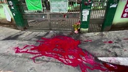 Người biểu tình Myanmar đổ sơn đỏ khắp đường phố Yangon