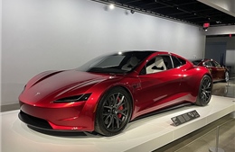 Siêu xe điện mui trần Tesla gắn 10 động cơ đẩy rocket, vọt lên 96km/h trong 1,1 giây