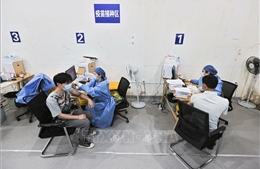 Kinh ngạc tốc độ tiêm vaccine COVID-19 thần tốc ở Trung Quốc, 5 ngày tiêm 100 triệu liều