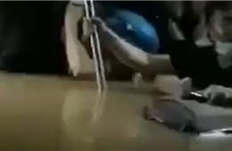 Video gây sốc hành khách mắc kẹt trong tàu điện ngầm nước ngập tới vai