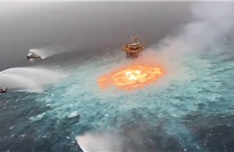 Video đường ống dầu ngoài khơi Vịnh Mexico bốc cháy kinh hoàng, lửa cuộn ngùn ngụt