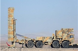 Iran ra mắt hệ thống tên lửa đất đối không có tầm bắn hơn 300 km